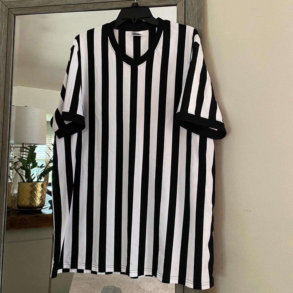Dick’s, XXL, v-neck umpire uniform top, perfect condition, never worn, NWOT!!